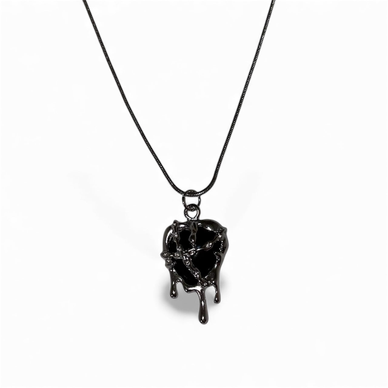 Chaîne pendentif cœur noir slime enchainé