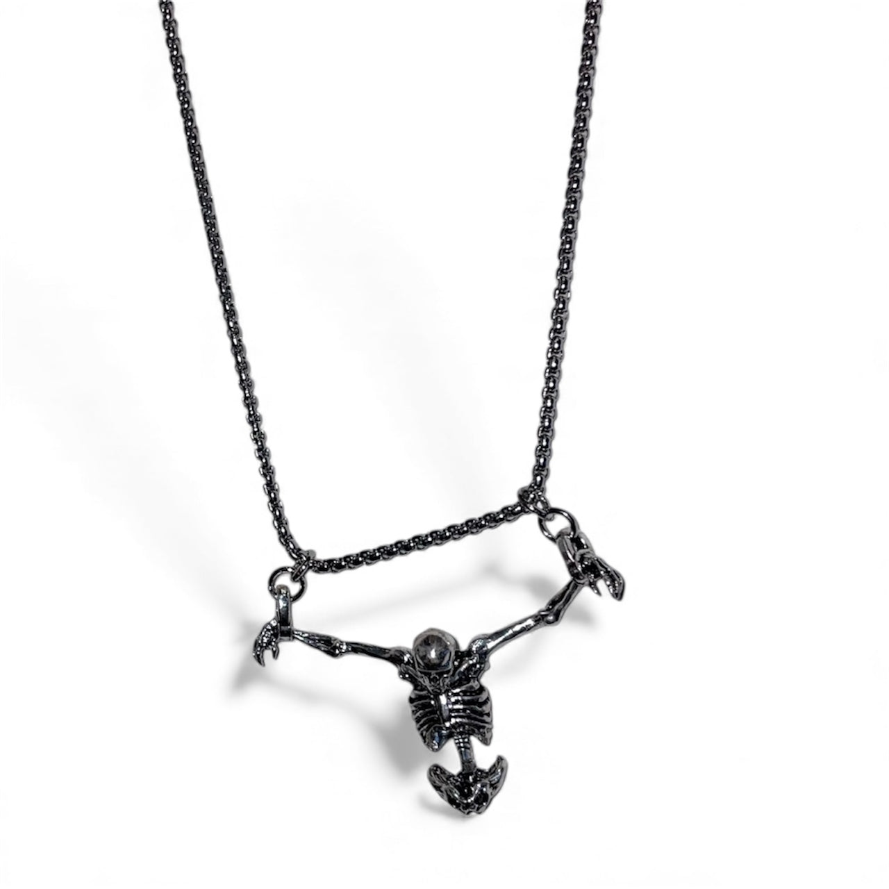 Chaîne pendentif squelette argenté gothique