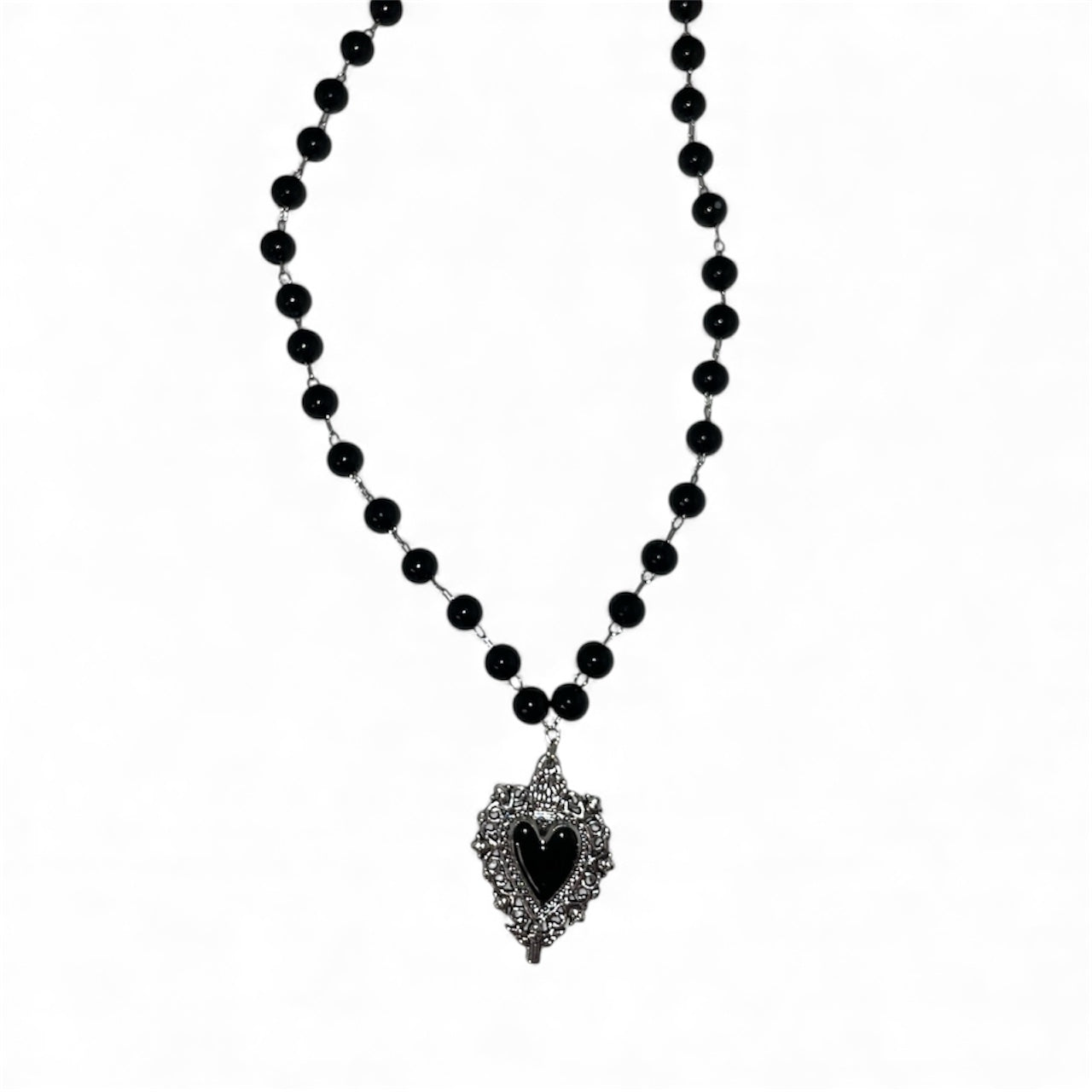 Chaîne pendentif cœur noir plaque argenté