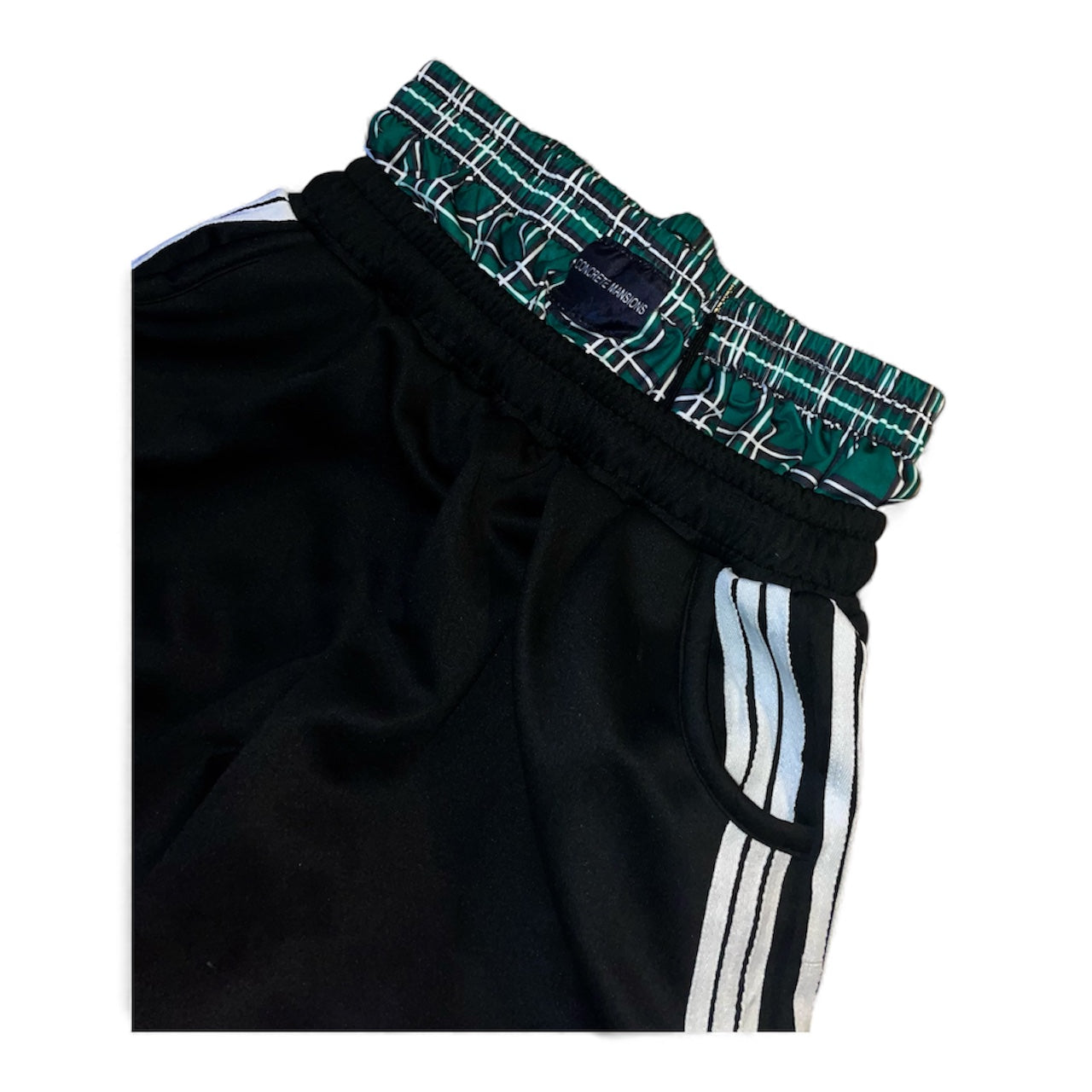 Pantalon jogging noir à bandés avec short à carreaux intégré