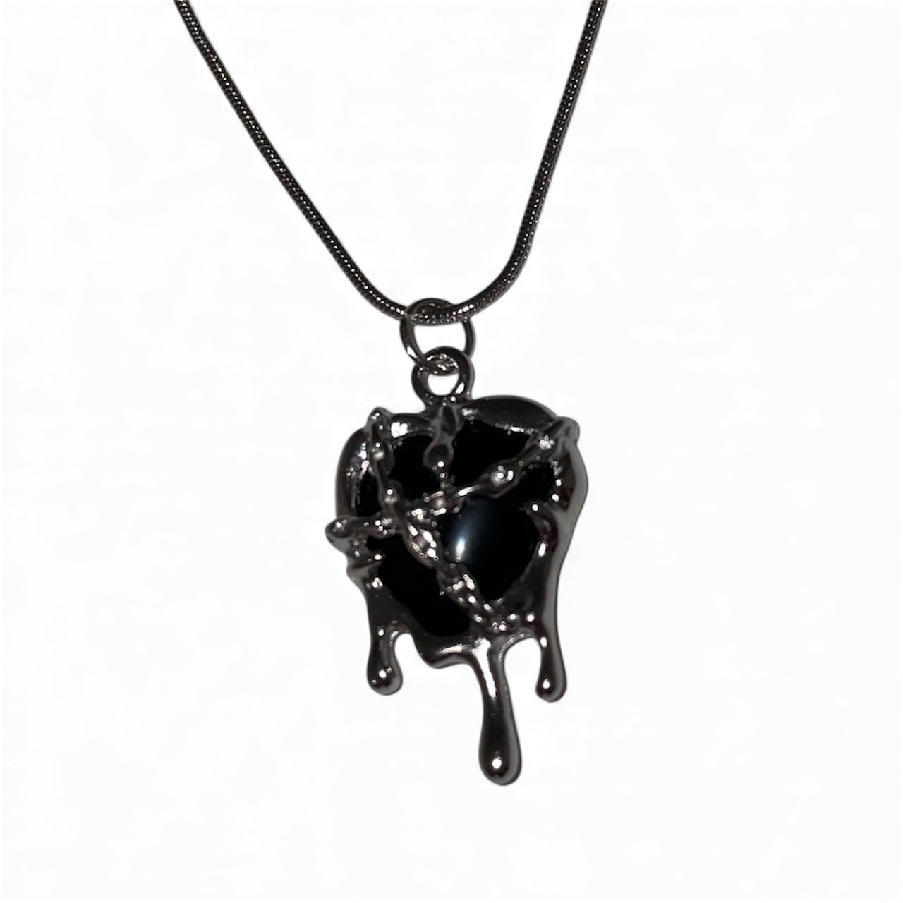 Chaîne pendentif cœur noir slime enchainé