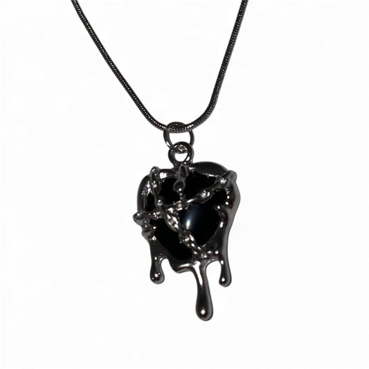 Chaîne pendentif cœur noir slime enchainé