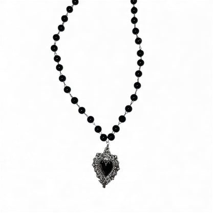 Chaîne pendentif cœur noir plaque argenté