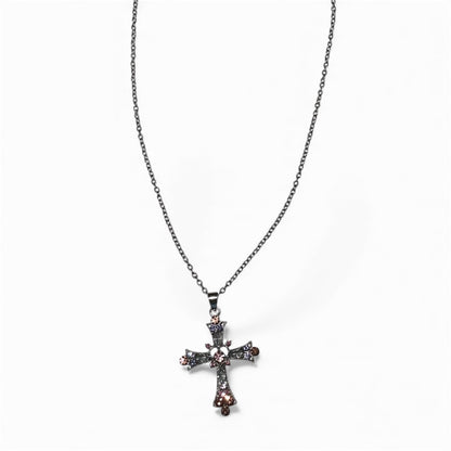 Chaîne pendentif croix diamant rose