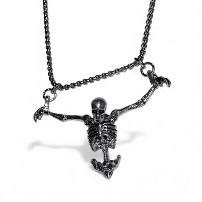 Chaîne pendentif squelette argenté gothique